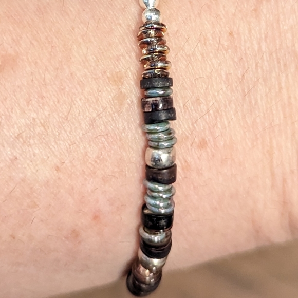 Handmade shell beaded bracelet - Picture 4 of 10
